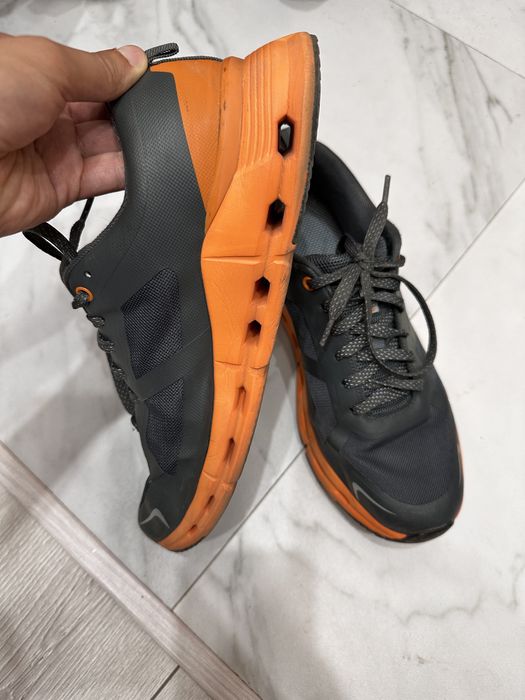 Продам кроссовки