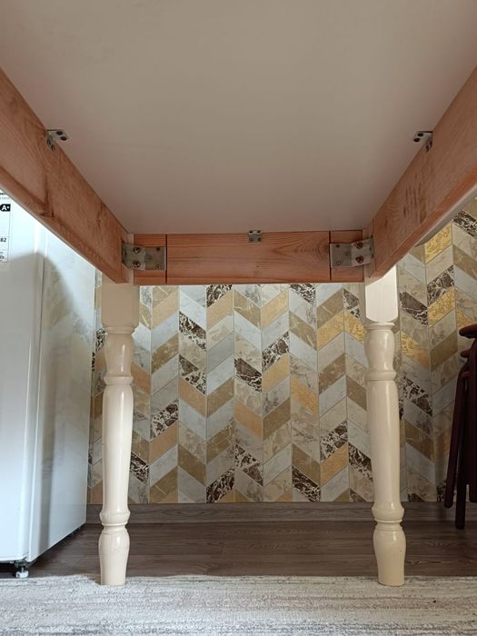 Продам стол обеденный