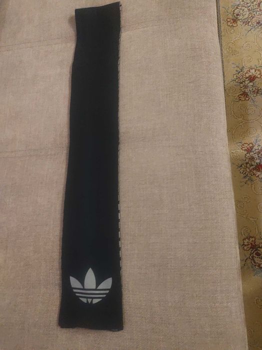 Шарф Adidas Originals.