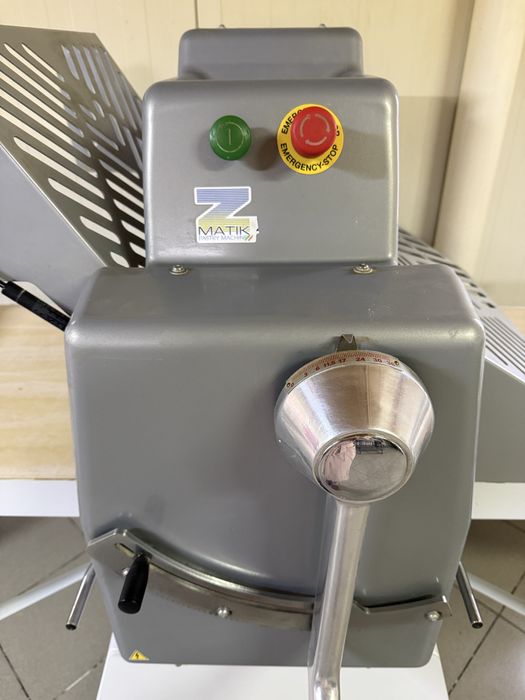 Utilaje patiserie: cuptor pe bandă, malaxor, dospitor, laminor