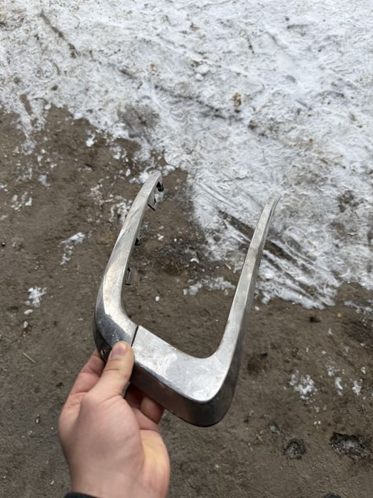 Передний молдинг на гранту FL