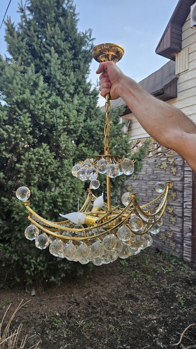 Продам люстру 8.000 тг