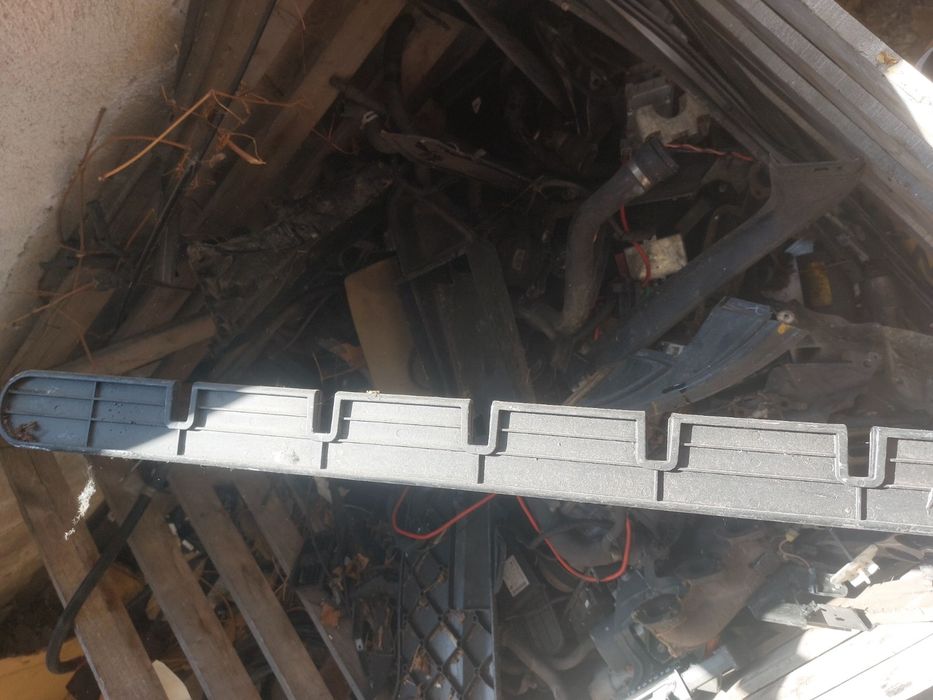 Държачи до резервна гума Бмв е60 520д 177кс е61 bmw e60 e61 520d n47