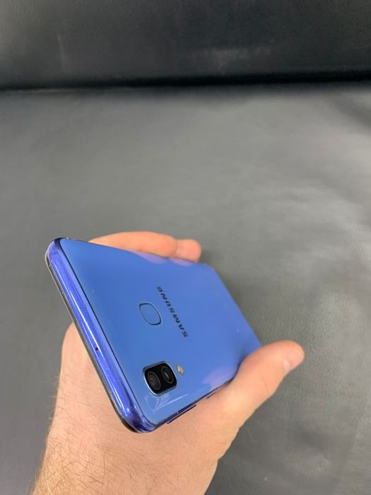 Самсунг а 40 в идеальном состоянии