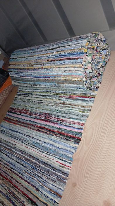 Presuri țesute la război manual