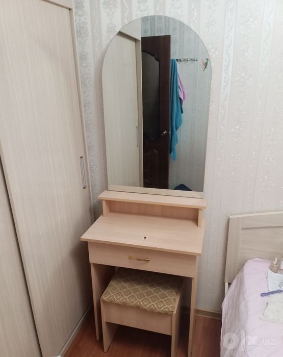 Трюмо с зеркалом