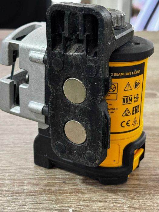 Линеен лазерен нивелир DEWALT DW089K