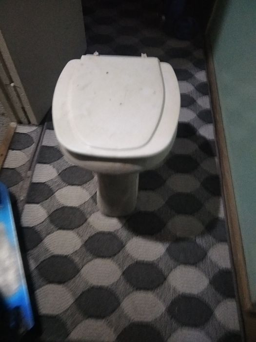 Unitaz rabochi xolda
