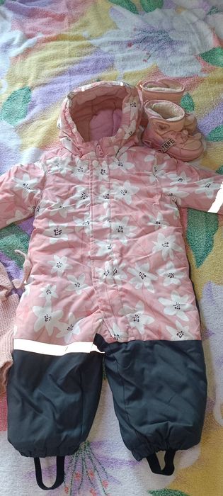 Продам комбез,сапожки и шапочку