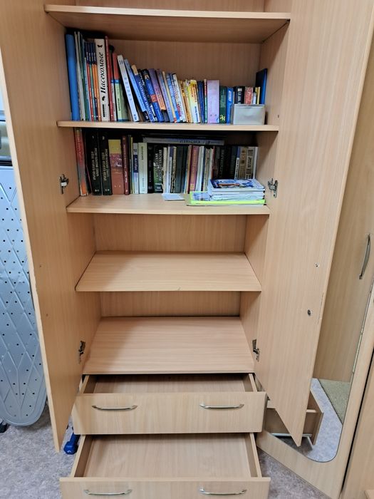 Продам шкаф стол и кровать вместе