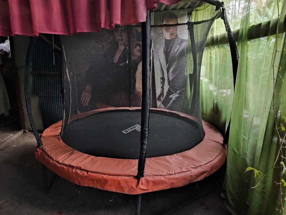 Продам батут в хорошем состоянии