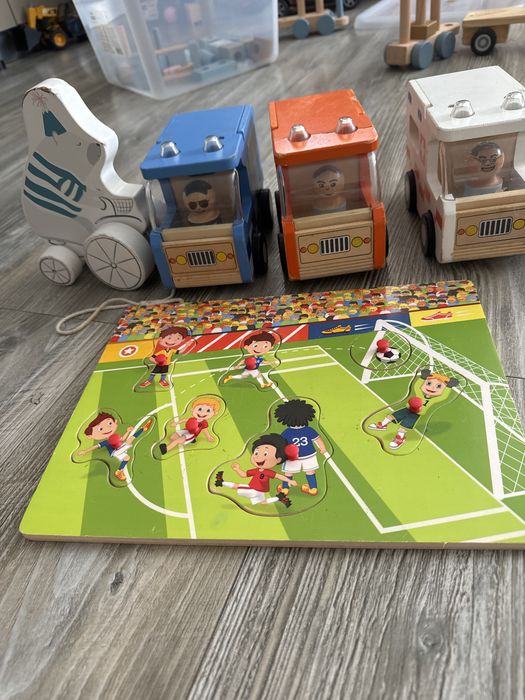 Vand lot jucarii lemn politie, ambulanta, etc 1-3 ani