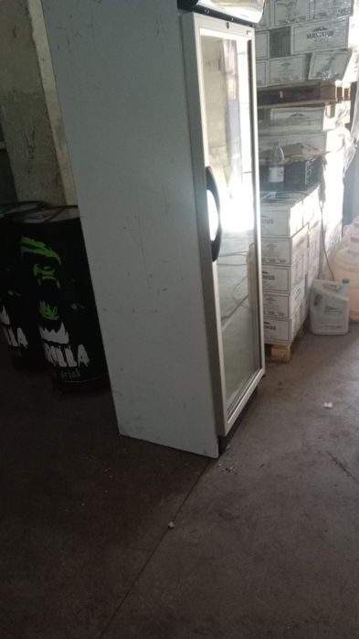 Холодильник витринный