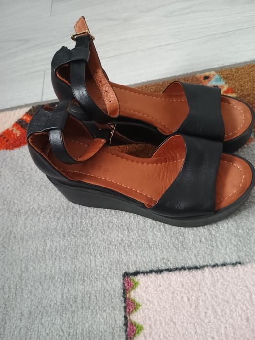 Sandale cu platforma din piele, mărimea 37