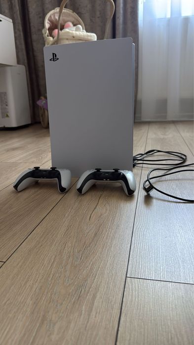 PlayStation 5 cu 2 manete