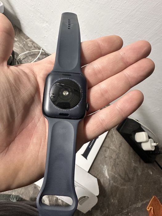 Продам apple watch se 2 44mm