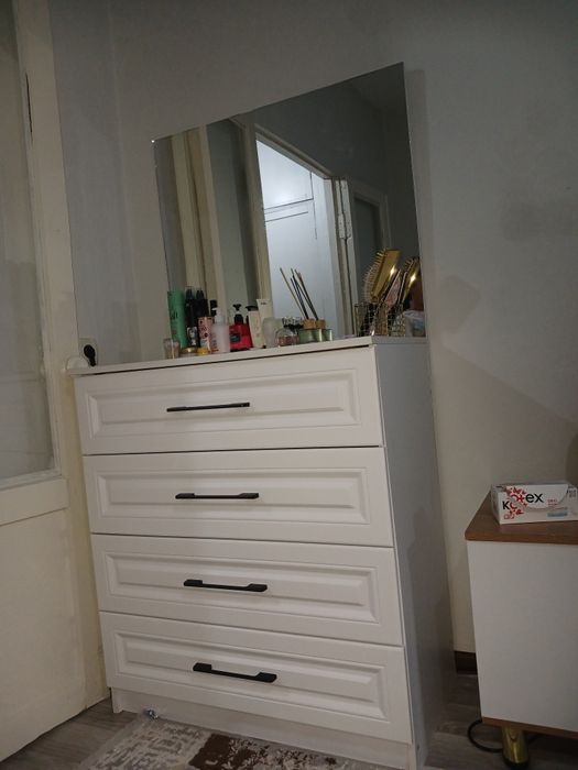 Продам Тумбочку с зеркалом