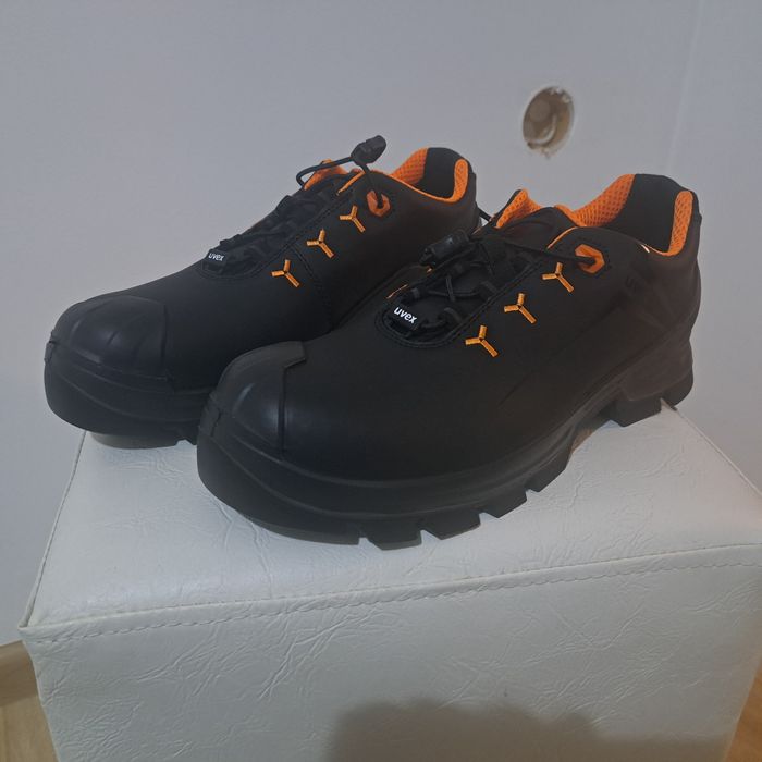 Uvex работни обувки със метално бомбе