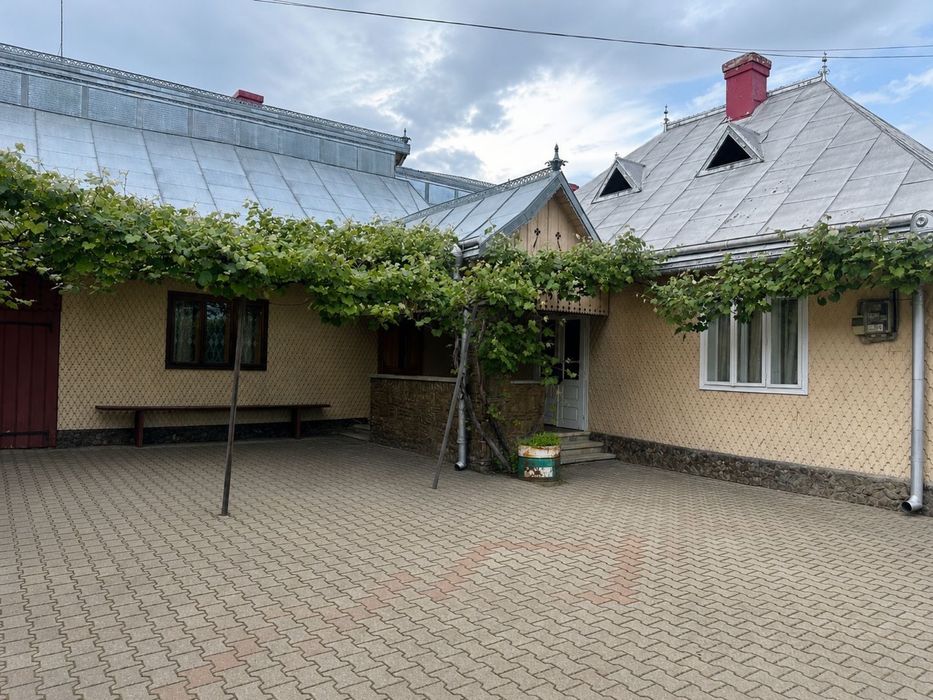 Casă gospodărească de vânzare în Frătăuții Vechi