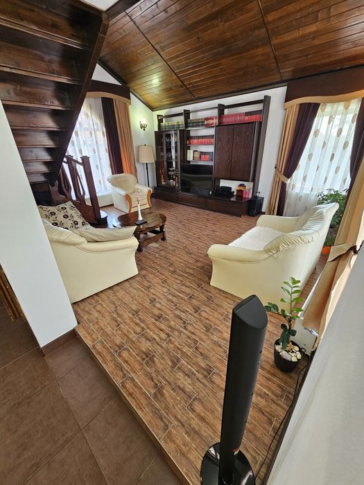 Casă de vanzare dublu front stradal