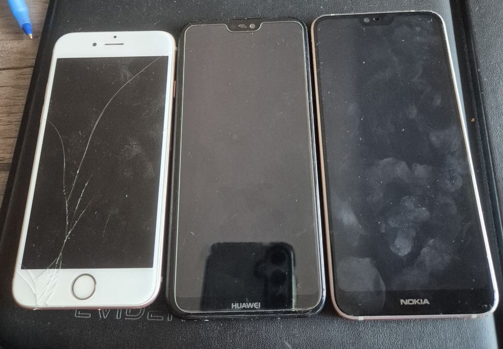Vand 3 telefoane pentru piese