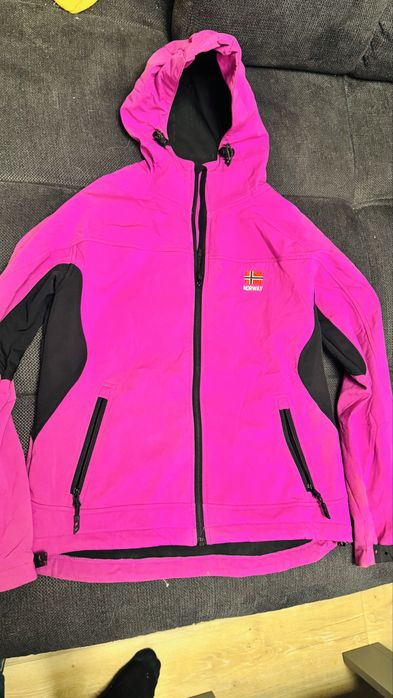 Яке планинско оригинално Scandinavian explorer