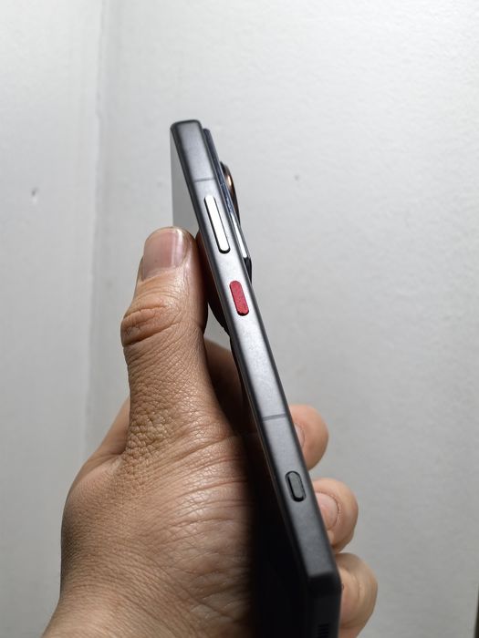 ZTE Z70 Ultra 12/256 Gb sotiladi