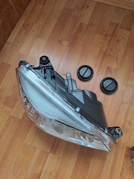 Far stanga/dreapta Mercedes C Class W204 an 2007-2010 , sunt noi