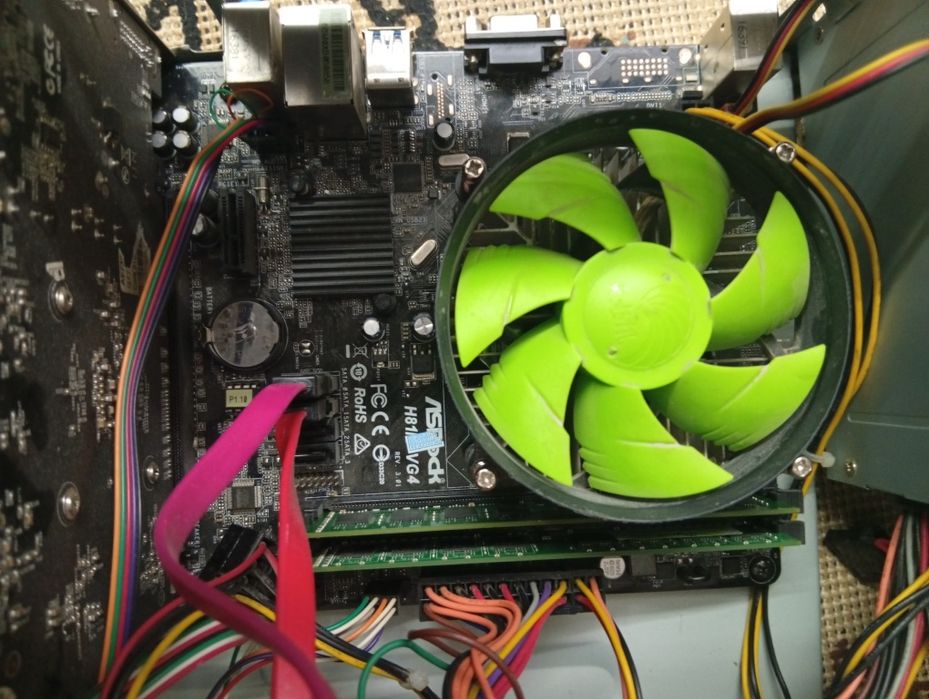 Продам срочно компьютер