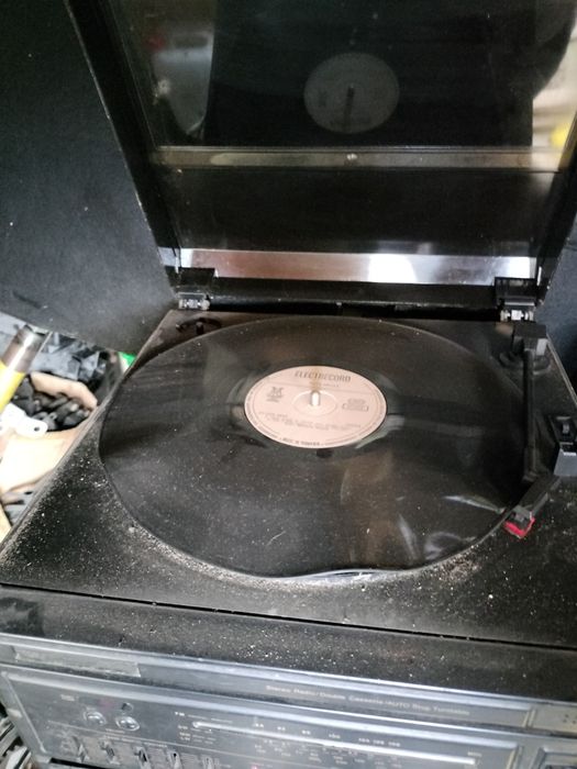 Radio casetofon cu pickup