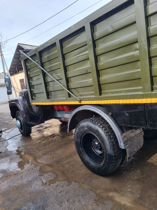 Зил 130 сотилади.    Йили 1982