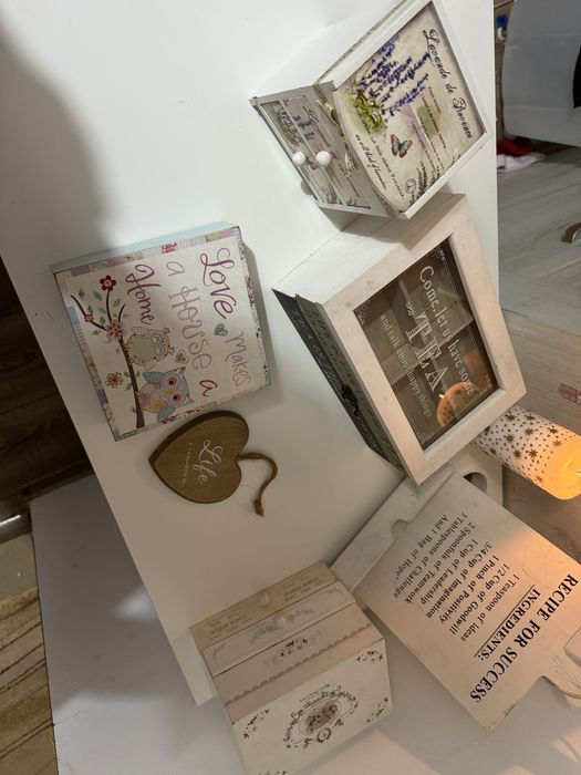 Obiecte decorative vechi din lemn