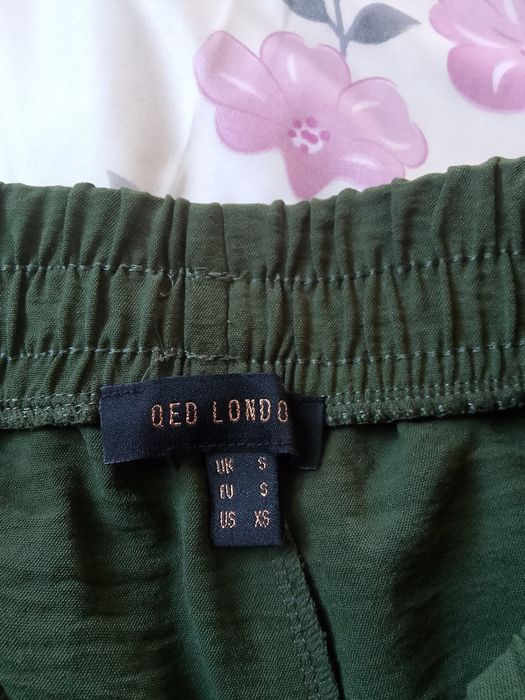 Pantaloni cu crac larg