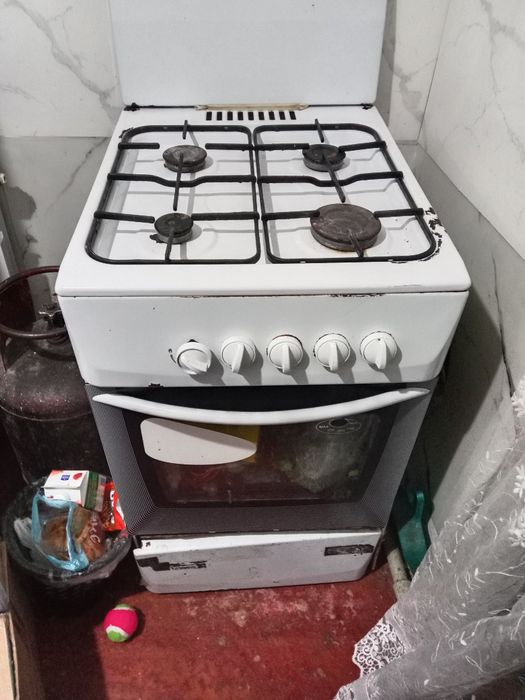 Продам газовую плиту