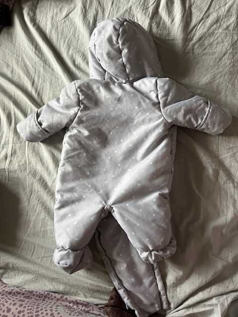 2 бр. бебешки космонавти 0–3 месеца – George и Babybol (момче/момиче)