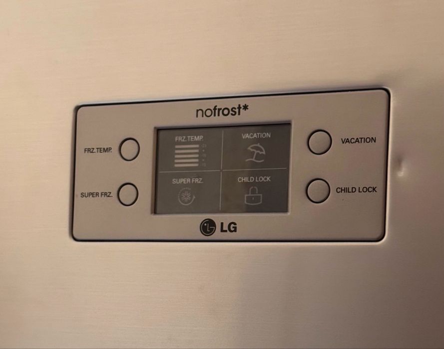 Отличный холодильник LG No Frost.