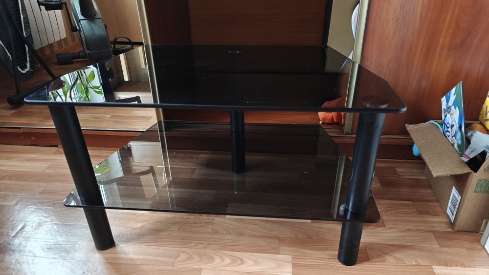 Тумба стеклянная под телевизор