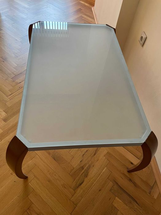 Стъклена холна маса