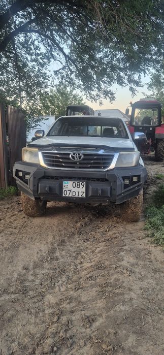 Toyota Hilux  2.7 бензин