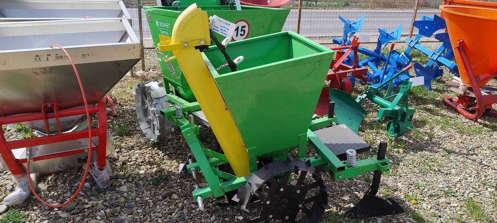 Utilaj nou polonez de semanat plantat recoltat cartofi nou Agramix