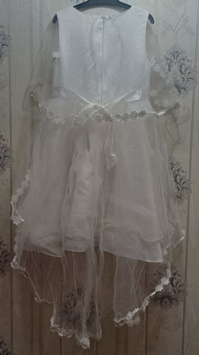 Продам детское платья р.28 и р122