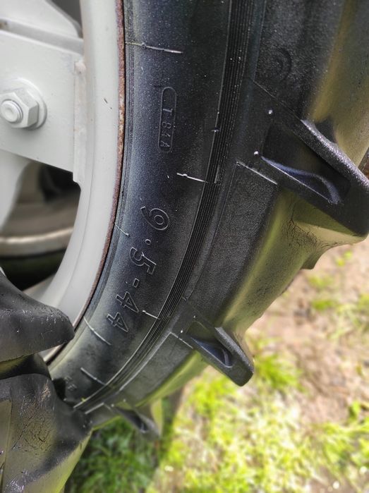 Roti tractor înguste N HOLAND. FEND CASE