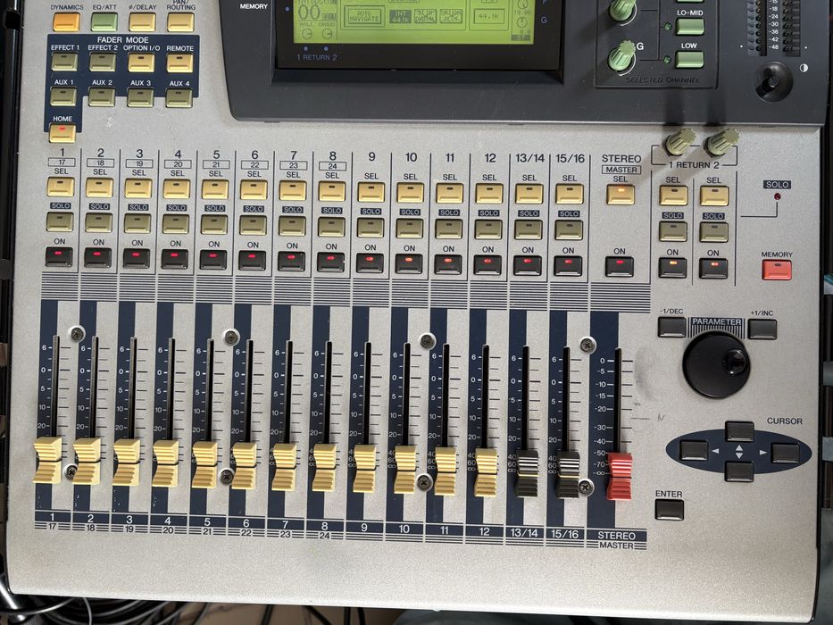 Yamaha 01V digital