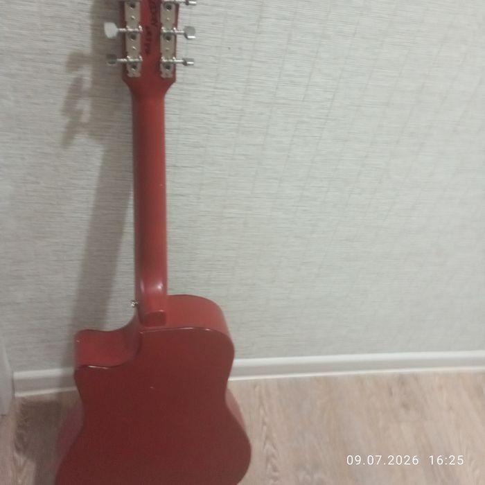 Продам гитару срочно