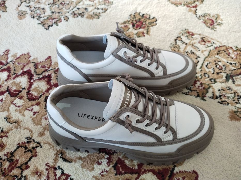 Новые женские, кожанные кросовки