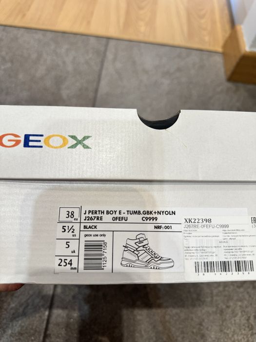 Продам демисезонные ботинки Geox