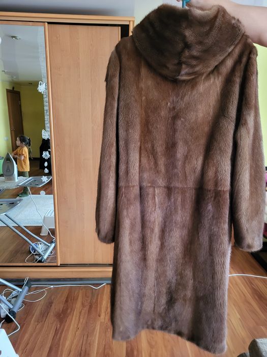 Продам норковую шубу с капюшоном