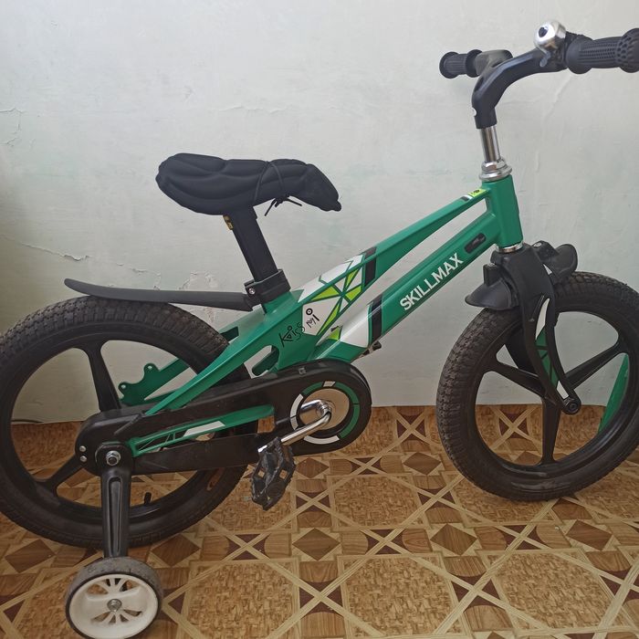 Велосипед для ребенка 4-6 лет,почти новый,