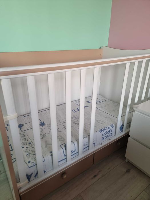 Бебешко легло люлка със скрин и матрак Dormeo. Бебешка кошара.