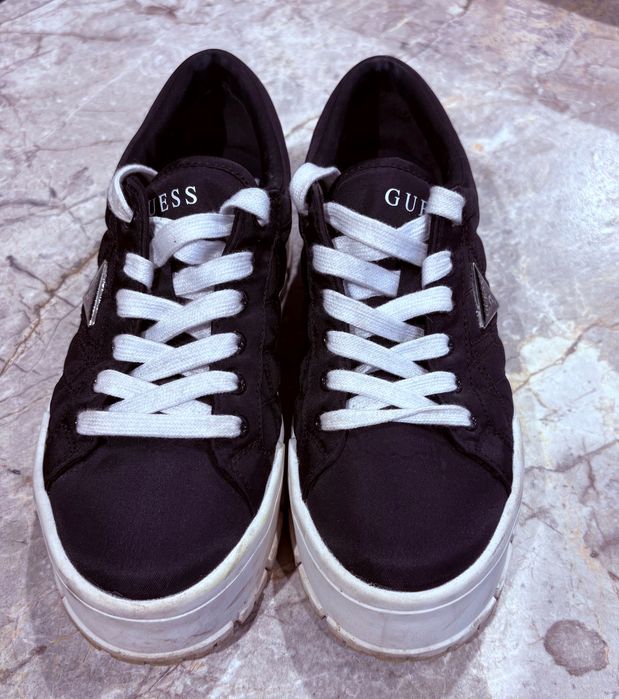 Спортни обувки Guess